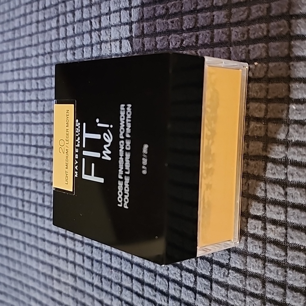 Maybelline Fit Me Loose Finishing Powder 20 Light Medium